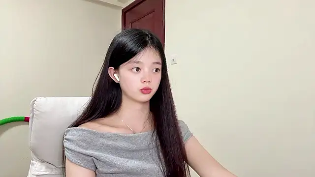 Timi-- Adlı Modelin Canlı Sohbet Odası