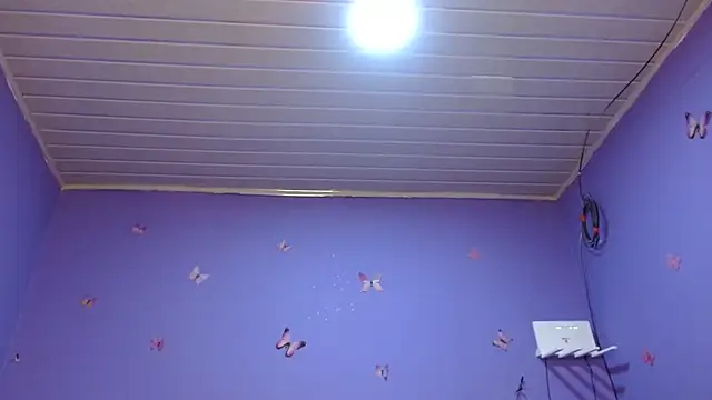 חדר צ'אט בשידור חי של violeta24