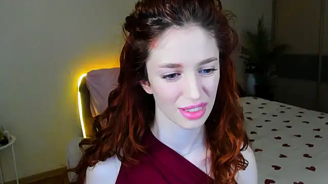 ChristinaConteeree чат на живо