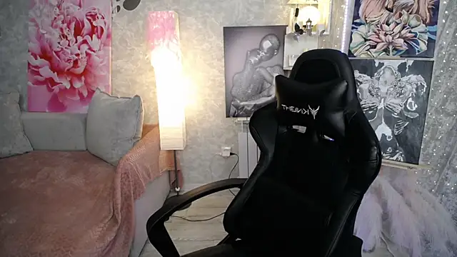 Sala de chat ao vivo de NickyAdamidi