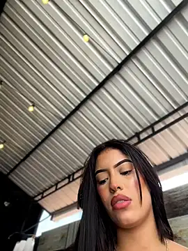 חדר צ'אט בשידור חי של MystiqueXXX