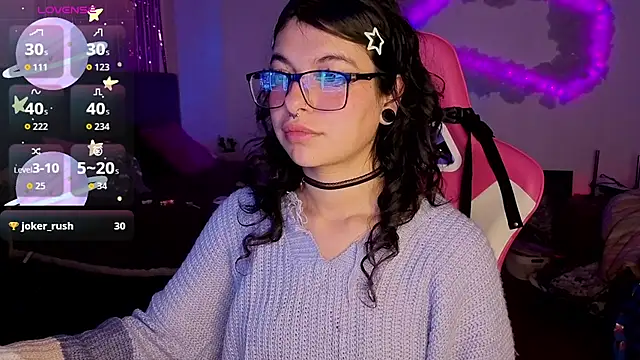 larah_uwu élő chatszobája