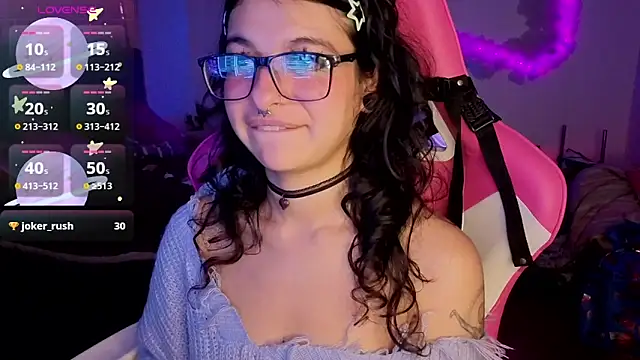 larah_uwu Live chatroom