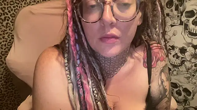 Aubrey-18XX Adlı Modelin Canlı Sohbet Odası