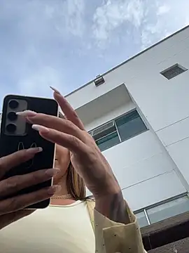 חדר צ'אט בשידור חי של Nina_velvet01