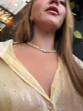 חדר צ'אט בשידור חי של Nina_velvet01