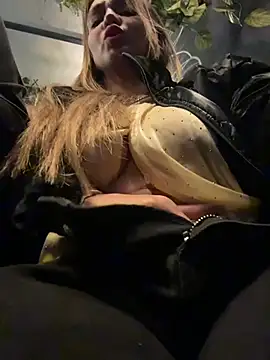Nina_velvet01 Adlı Modelin Canlı Sohbet Odası