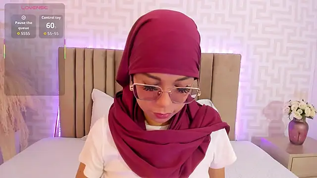 naishaa_ Adlı Modelin Canlı Sohbet Odası
