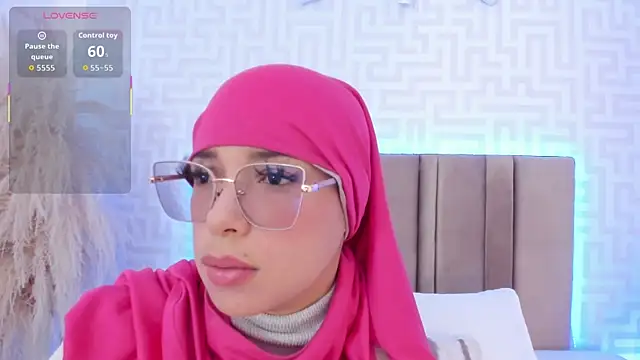 naishaa_'s Live Chat Room