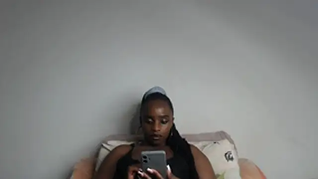 Jah-Queen Live chatroom