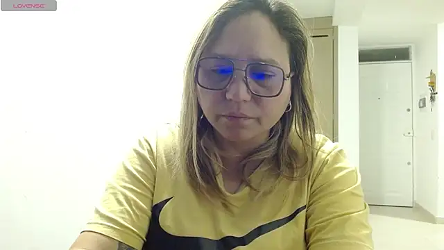 LauraReeves Adlı Modelin Canlı Sohbet Odası