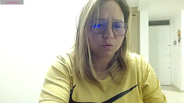 LauraReeves – live chatrum