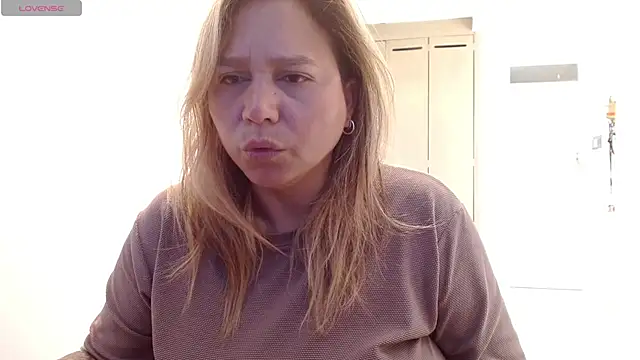LauraReeves 실시간 채팅방