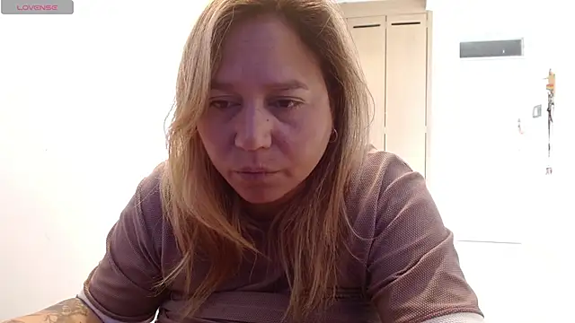 חדר צ'אט בשידור חי של LauraReeves