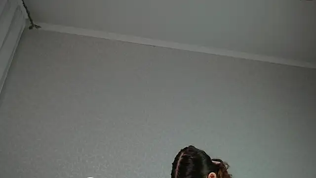 חדר צ'אט בשידור חי של litle_owl
