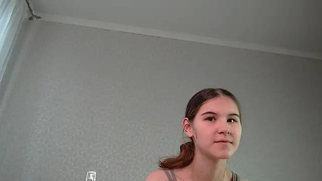 חדר צ'אט בשידור חי של litle_owl