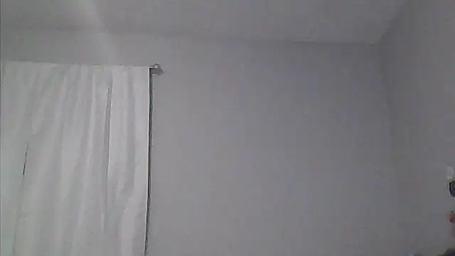 sarahkat86's Live Chat Room