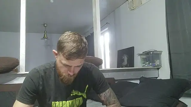 חדר צ'אט בשידור חי של Bikerhot883hd