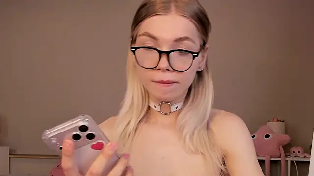 Blondy_Fina: онлайн-секс-шоу