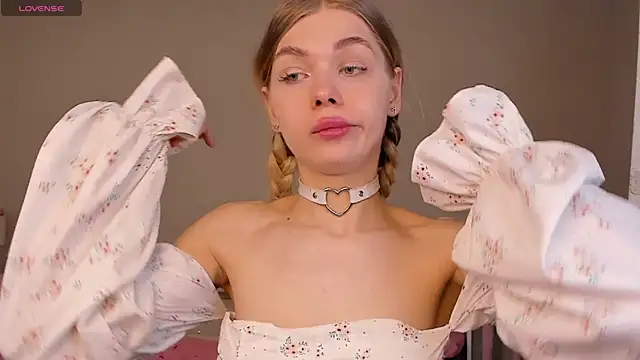 Seks show uživo modela Blondy_Fina na kameri