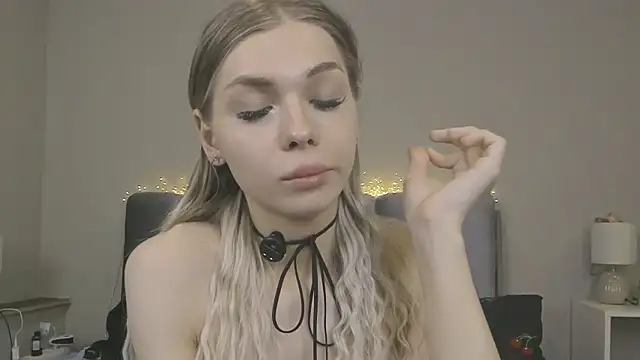 Pokazy przed kamerką – Blondy_Fina