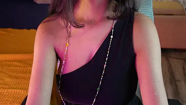 Misha-Malhotra Adlı Modelin Canlı Sohbet Odası