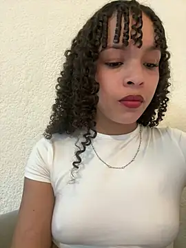Yasmin777_ Adlı Modelin Canlı Sohbet Odası