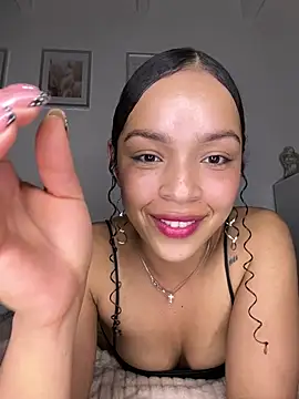 Sala de chat en directo de Yasmin777_