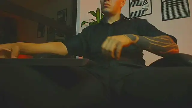 Seks show uživo modela ALPHA_DOMINUS_ na kameri