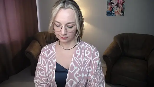 Ava_Elior 现场聊天室