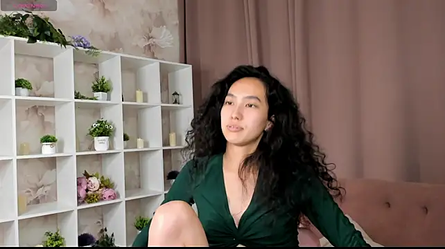 FlirtyAura's Live XXX Chat