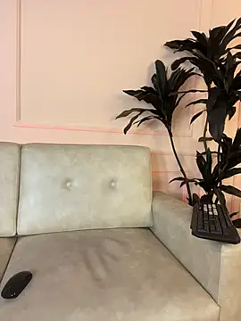 BellaFernandez__'s Live Chat Room