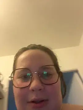 חדר צ'אט בשידור חי של Miss_pow_bi_93