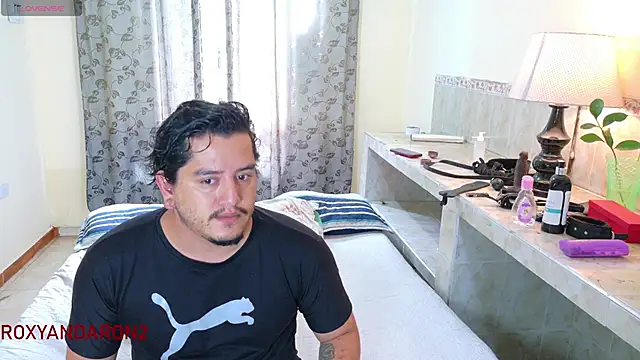 RoxyandAron2 Live Chatraum