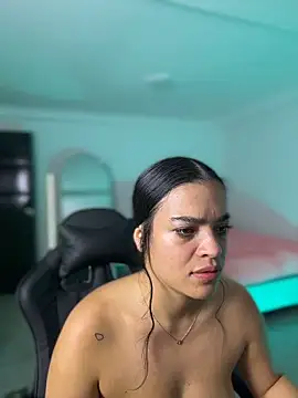 JuanitaMore01 élő chatszobája