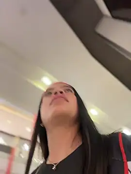 JuanitaMore01's Live Chat Room