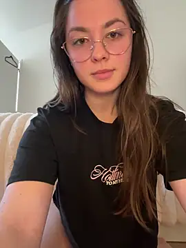 liloush__ Adlı Modelin Canlı Sohbet Odası