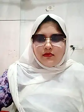 Nusrat-N Adlı Modelin Canlı Sohbet Odası