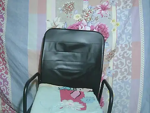 WetHornyPusy4uのライブチャットルーム