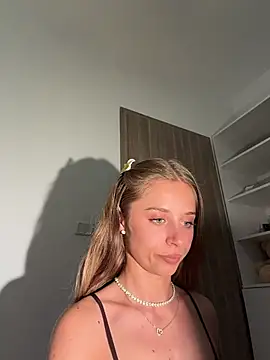 BabyAnais Adlı Modelin Canlı Sohbet Odası