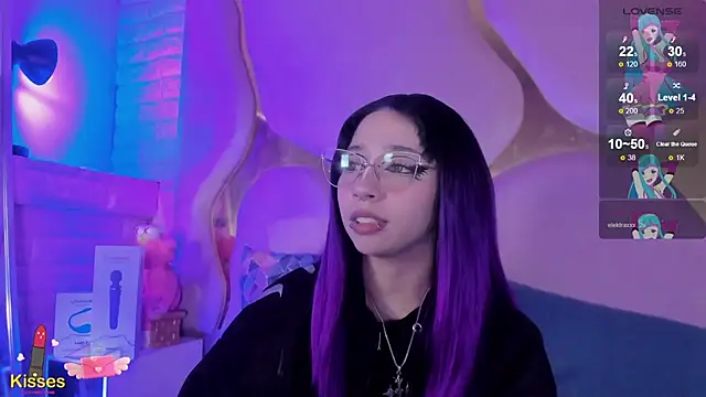 NaniiSisy's Live Chat Room