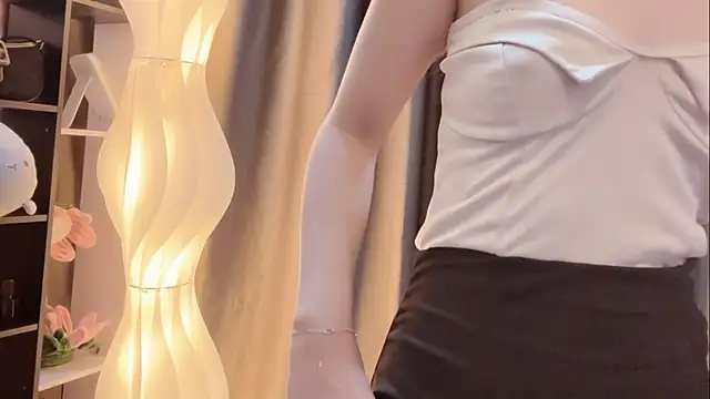 Shenlly Adlı Modelin Canlı Sohbet Odası