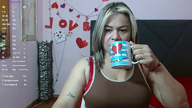 pamela_echeverria লাইভ চ্যাট রুম