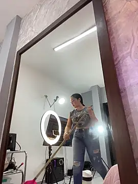 MiaFarkashn Live chat-huone
