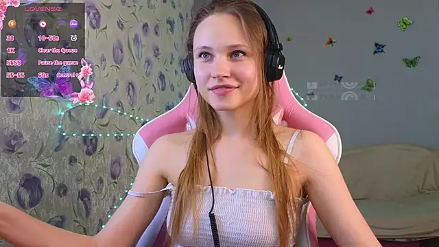 Armurra15's Live Chat Room
