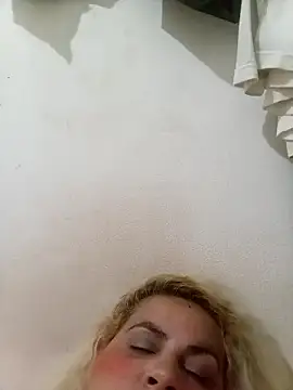 Carolzinhaoficial 실시간 채팅방