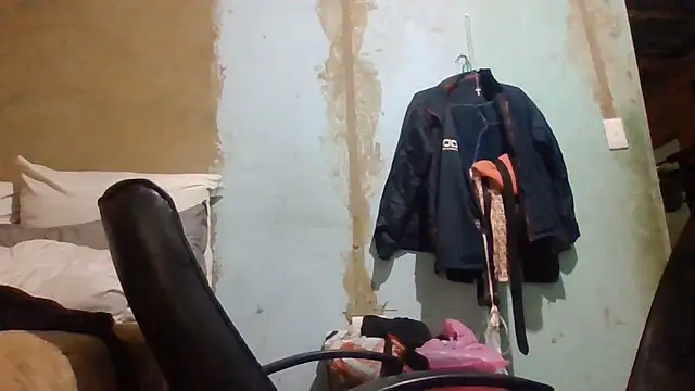 Nicky52 Adlı Modelin Canlı Sohbet Odası