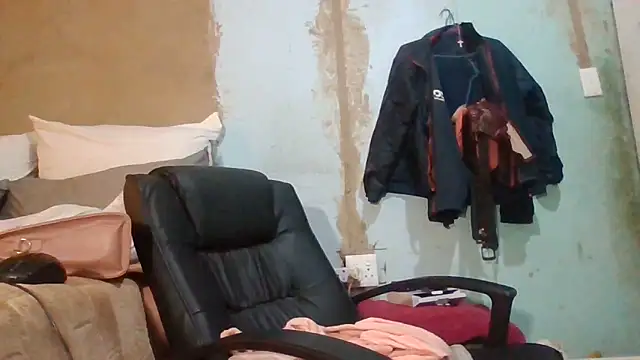 Nicky52 Adlı Modelin Canlı Sohbet Odası