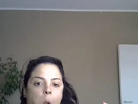 ITALIANASISIXX 现场聊天室