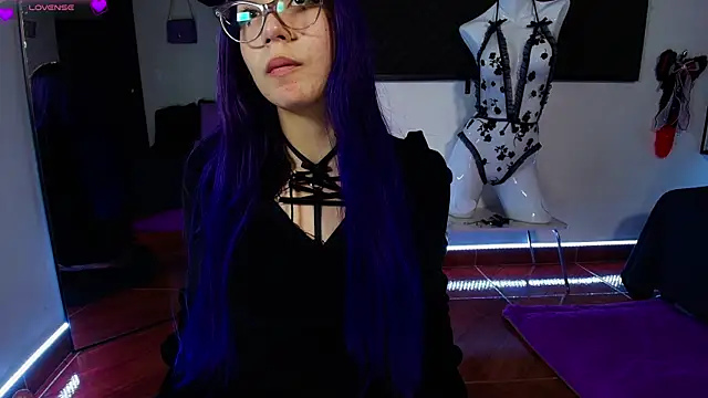 karlamoon23 Adlı Modelin Canlı Sohbet Odası